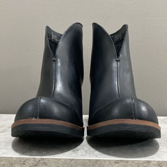 Kork-Ease Black Leather Ankle Booties Unique Charcoal Heels Size 8 - Picture 6 of 15